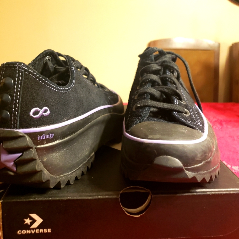 Converse Hike mens 7.5 Black Swade with Purple trim
